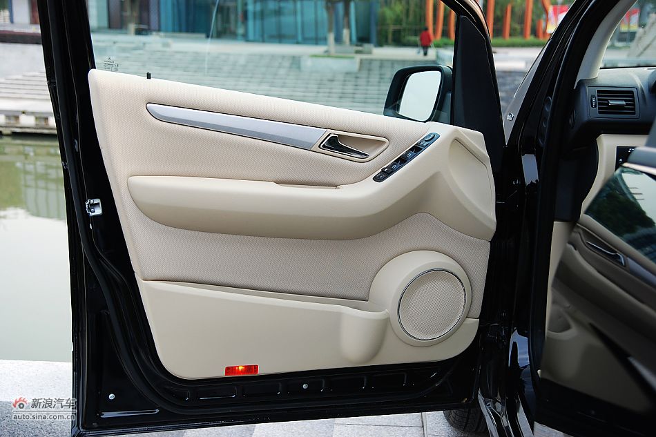 奔驰A级左前车门