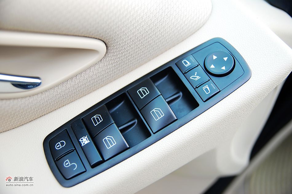 奔驰A级左前车门