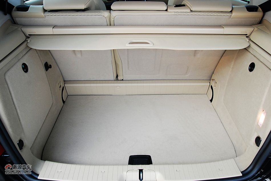 奔驰A级后备箱地板形态2