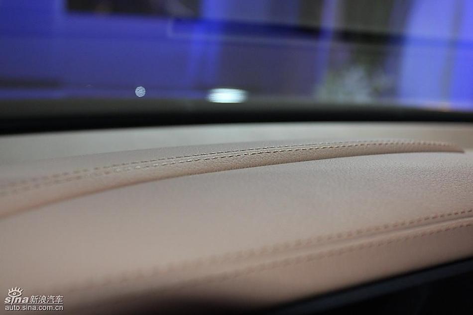 梅赛德斯-奔驰S350动感型轿车内饰实拍图