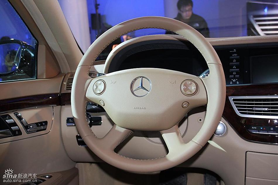 梅赛德斯-奔驰S350动感型轿车内饰实拍图