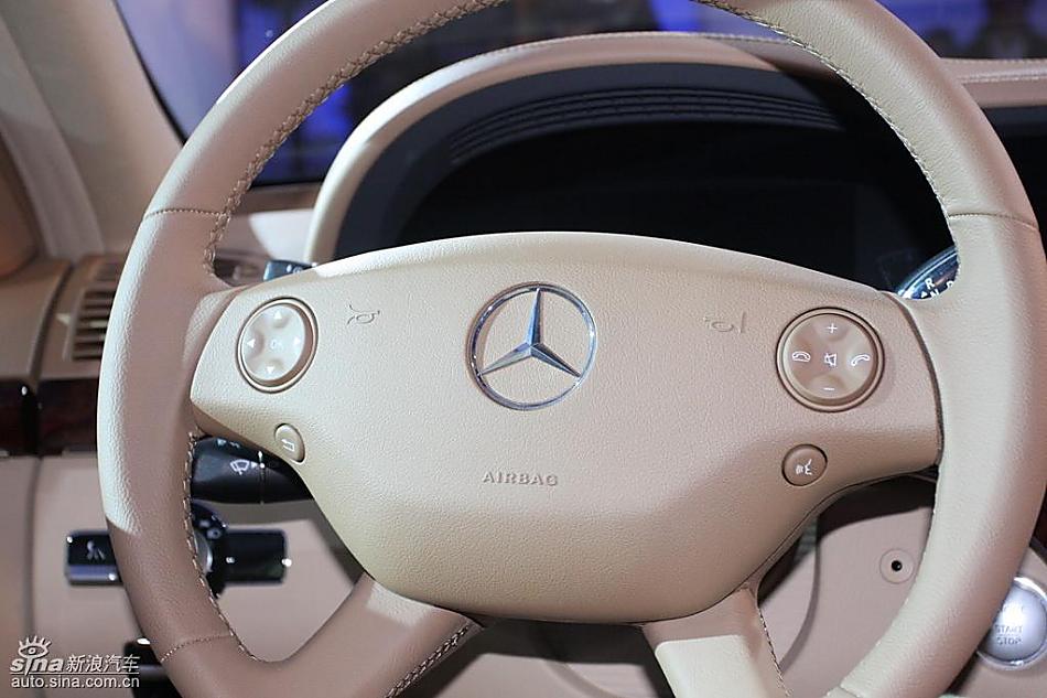 梅赛德斯-奔驰S350动感型轿车内饰实拍图