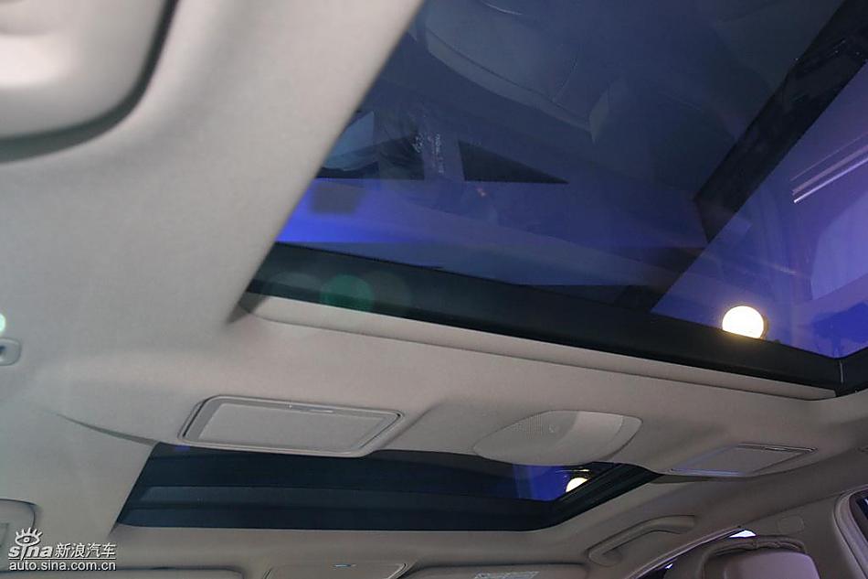 梅赛德斯-奔驰S350动感型轿车内饰实拍图