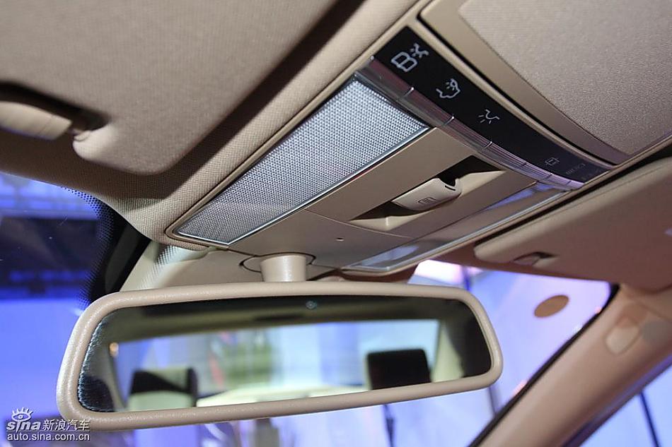 梅赛德斯-奔驰S350动感型轿车内饰实拍图
