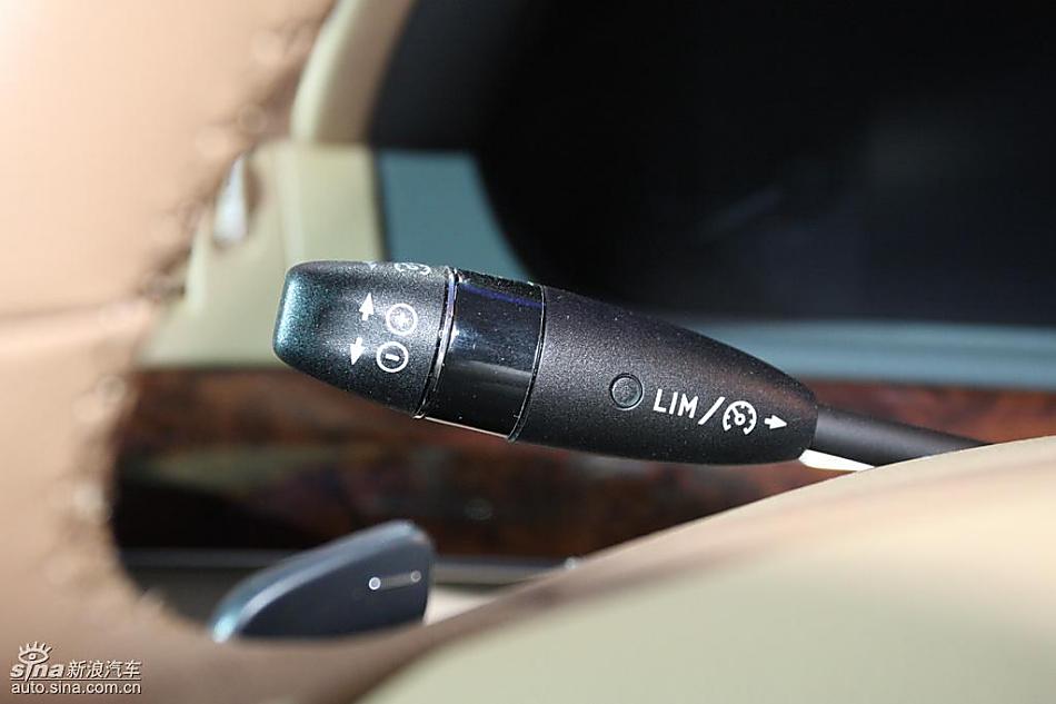 梅赛德斯-奔驰S350动感型轿车内饰实拍图