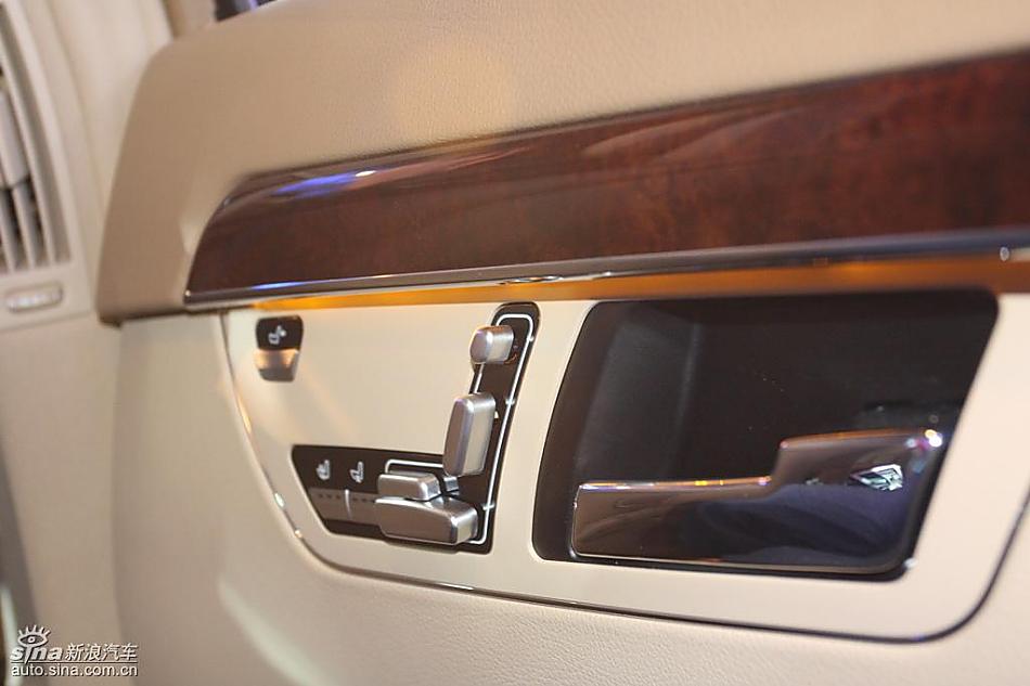 梅赛德斯-奔驰S350动感型轿车内饰实拍图