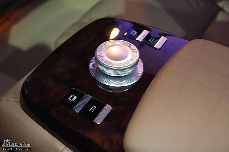 梅赛德斯-奔驰S350动感型轿车内饰实拍图