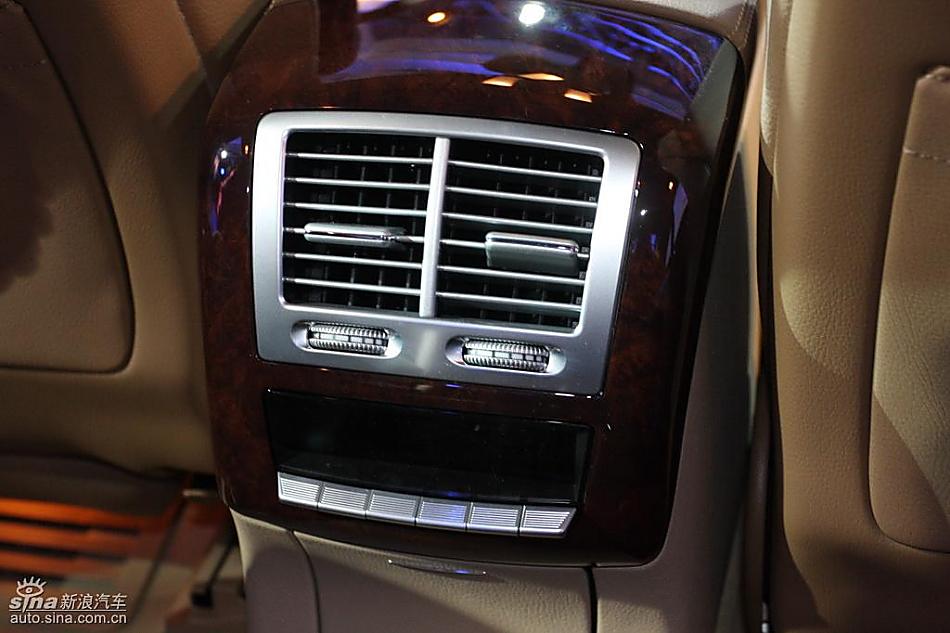 梅赛德斯-奔驰S350动感型轿车内饰实拍图