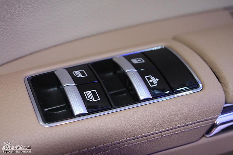 梅赛德斯-奔驰S350动感型轿车内饰实拍图