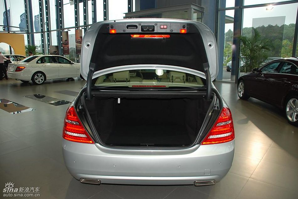 新一代奔驰S级轿车实拍图片欣赏