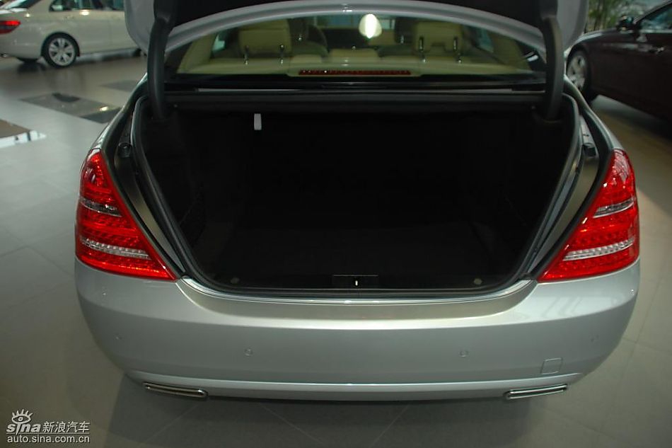 新一代奔驰S级轿车实拍图片欣赏