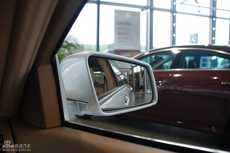 新一代奔驰S级轿车实拍图片欣赏