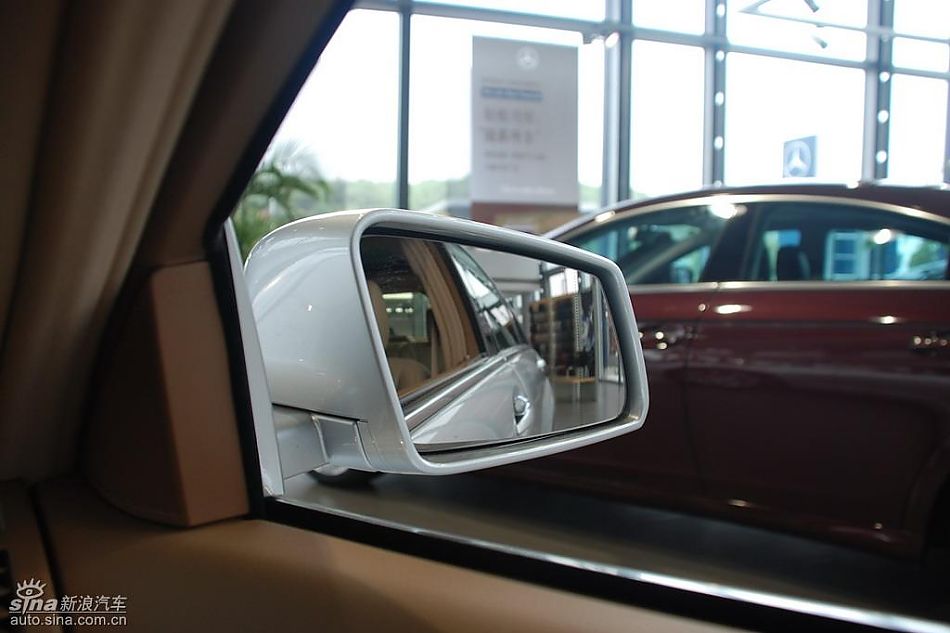 新一代奔驰S级轿车实拍图片欣赏