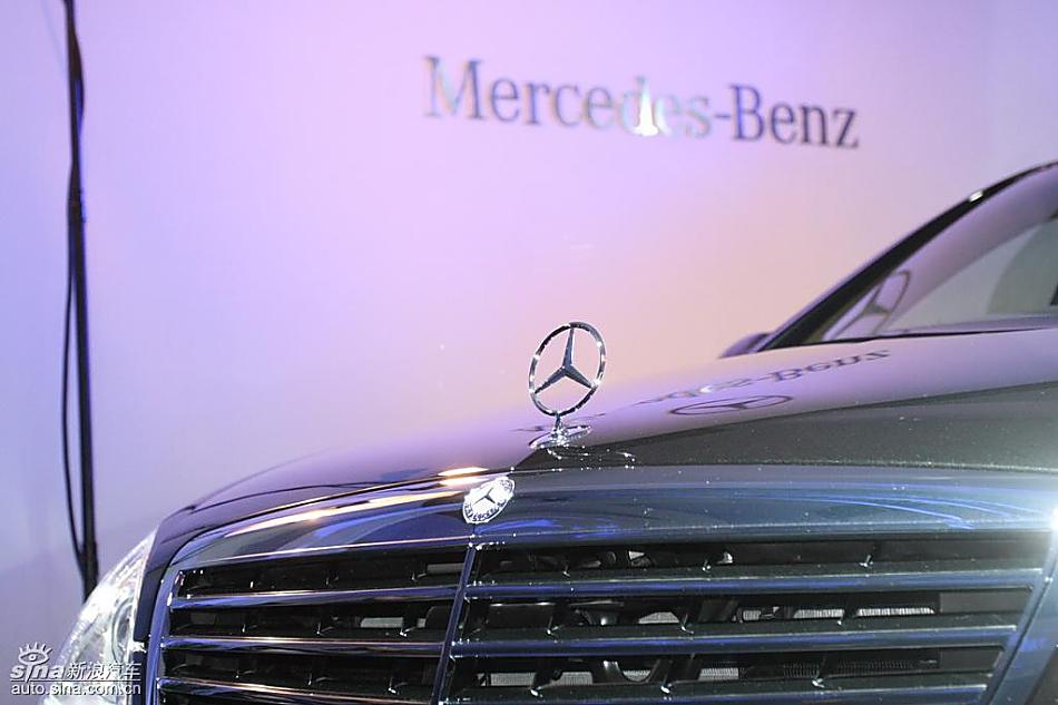 梅赛德斯-奔驰S350动感型轿车外观实拍图