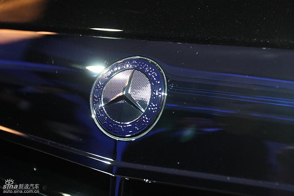 梅赛德斯-奔驰S350动感型轿车外观实拍图