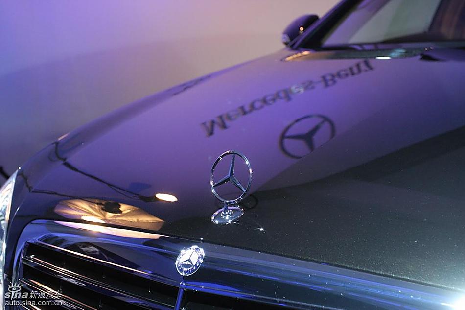 梅赛德斯-奔驰S350动感型轿车外观实拍图