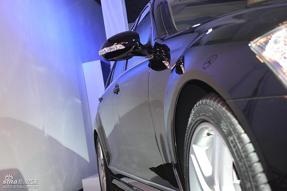 梅赛德斯-奔驰S350动感型轿车外观实拍图