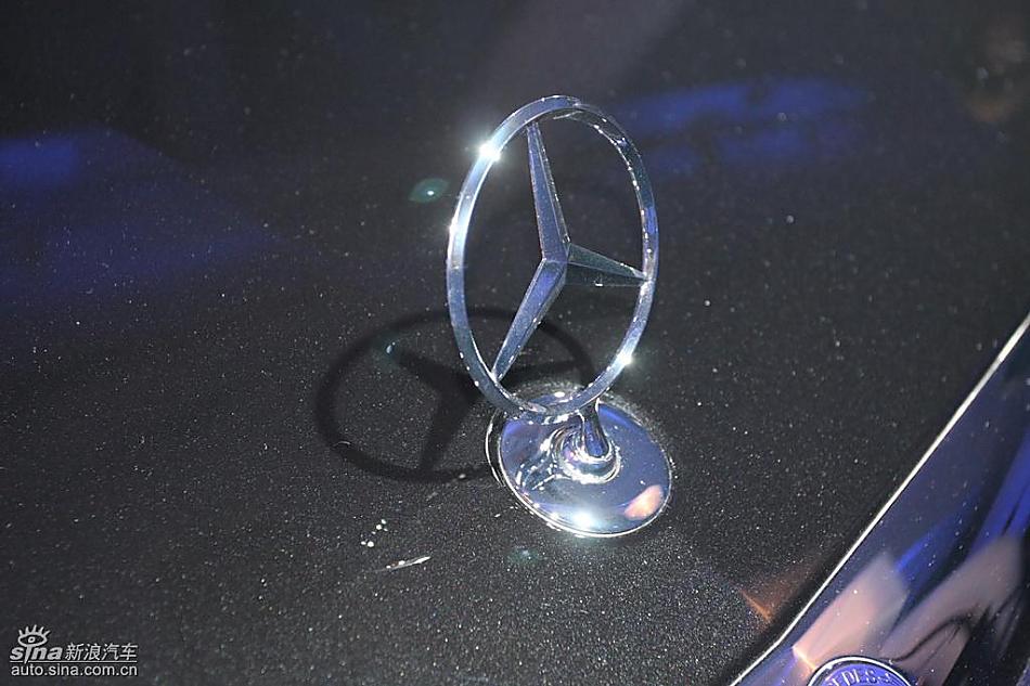 梅赛德斯-奔驰S350动感型轿车外观实拍图