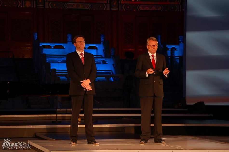 奔驰高层发表演说