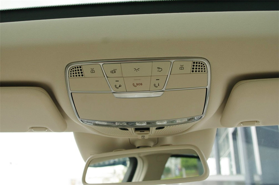 奔驰S级  2014款 S500L 座椅空间