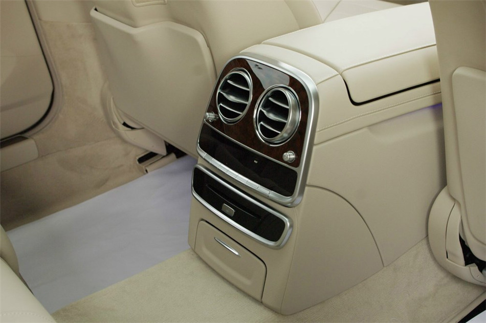 奔驰S级  2014款 S500L 座椅空间