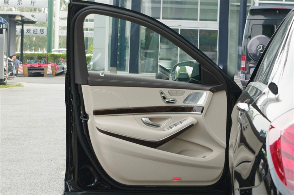 奔驰S级  2014款 S500L 座椅空间