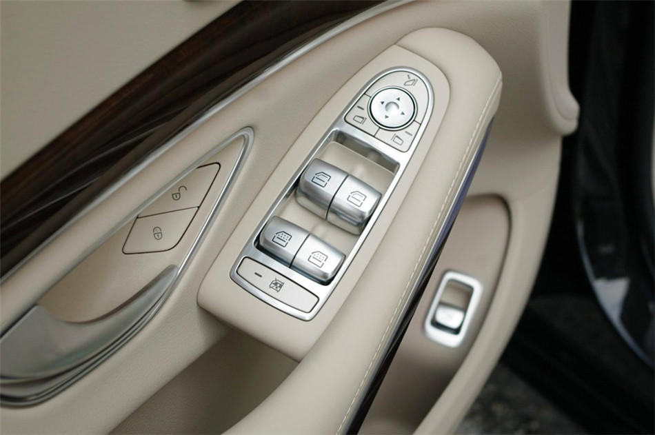 奔驰S级  2014款 S500L 座椅空间