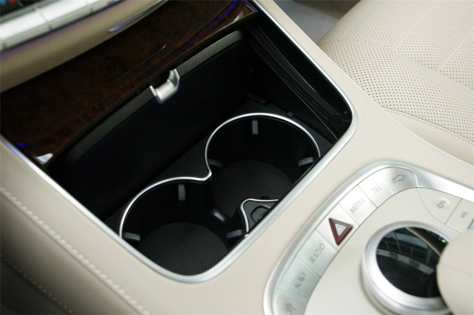 奔驰S级  2014款 S500L 座椅空间