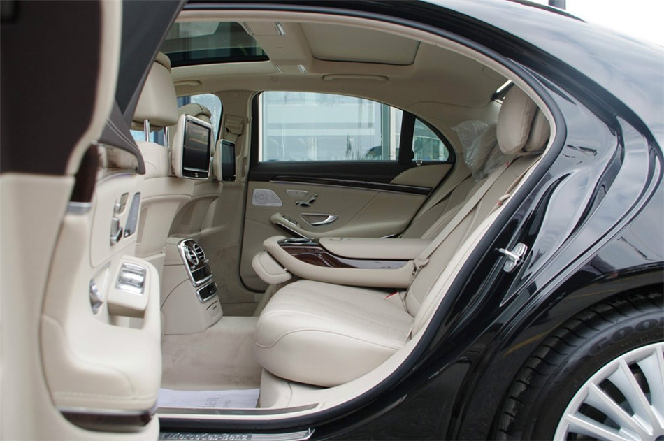 奔驰S级  2014款 S500L 座椅空间