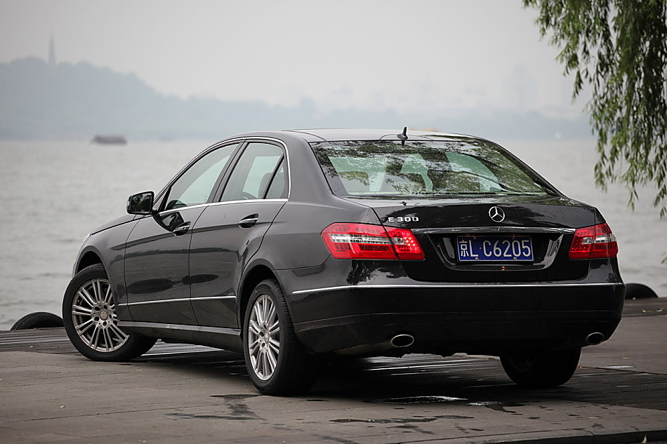 全新一代E300外观图片