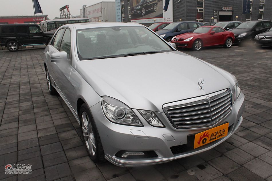 奔驰E300优雅型