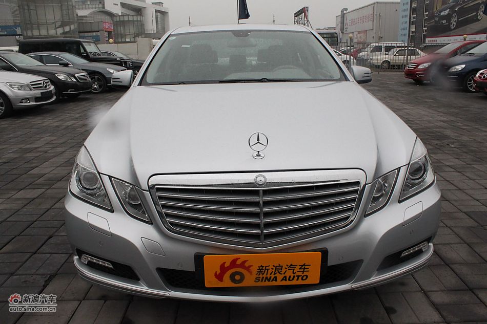 奔驰E300优雅型