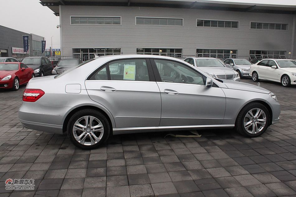 奔驰E300优雅型