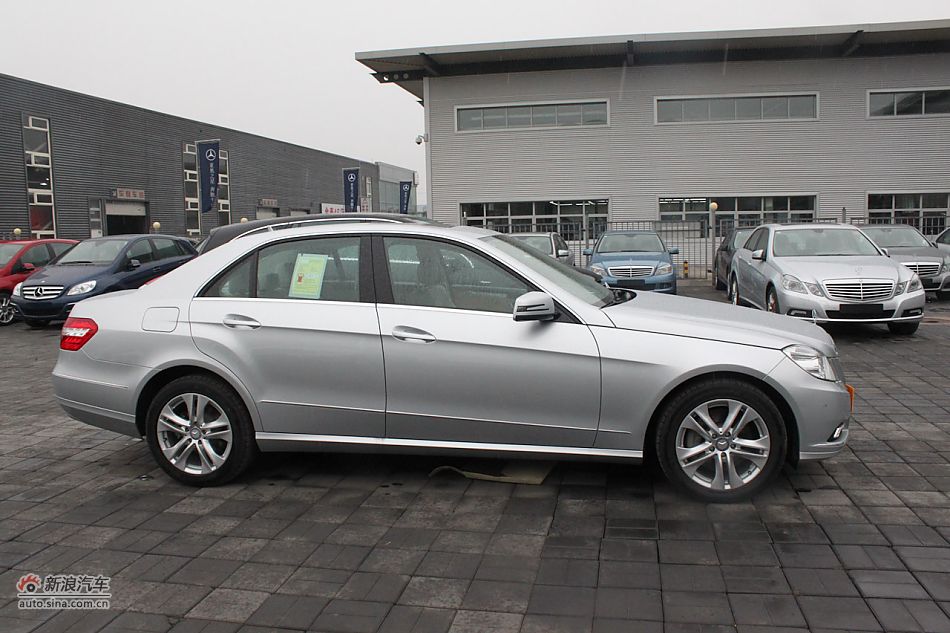 奔驰E300优雅型