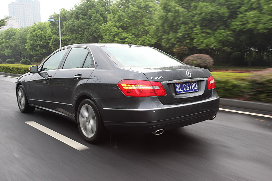 全新一代E300外观图片
