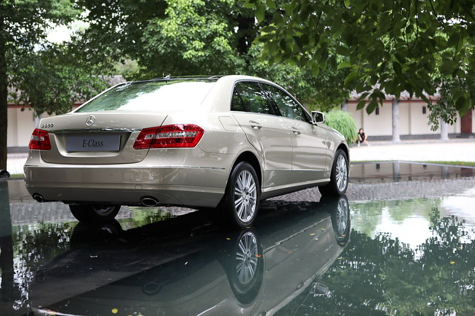 全新一代E300外观图片