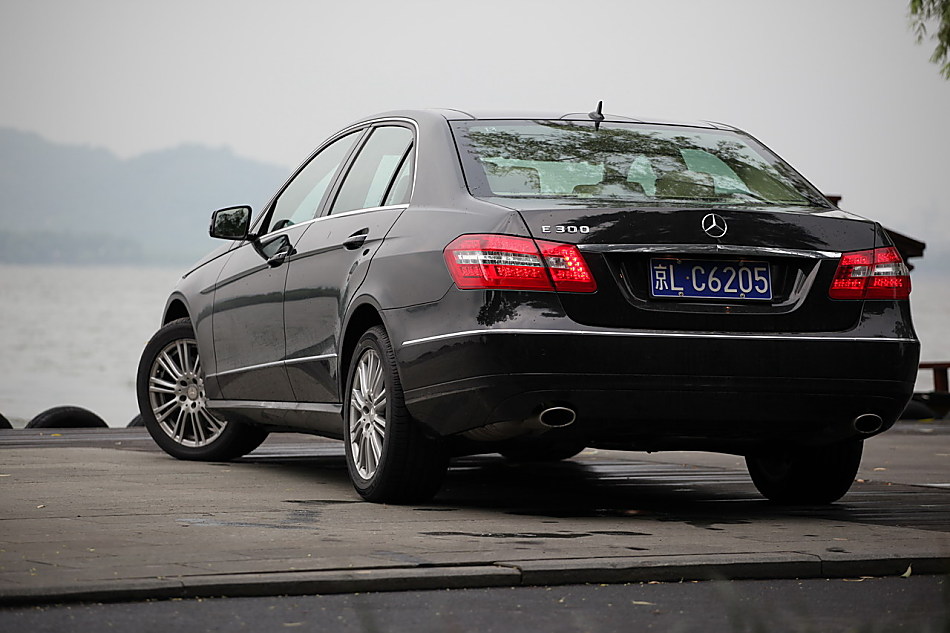 全新一代E300外观图片