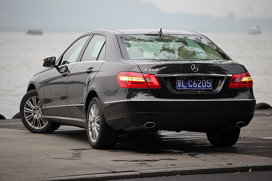 全新一代E300外观图片