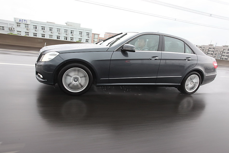 全新一代E300外观图片