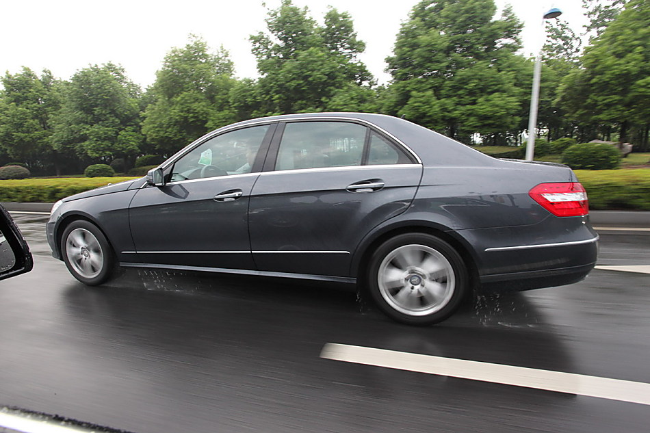 全新一代E300外观图片