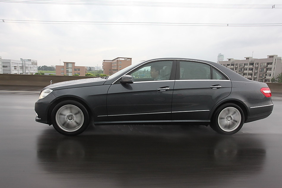 全新一代E300外观图片