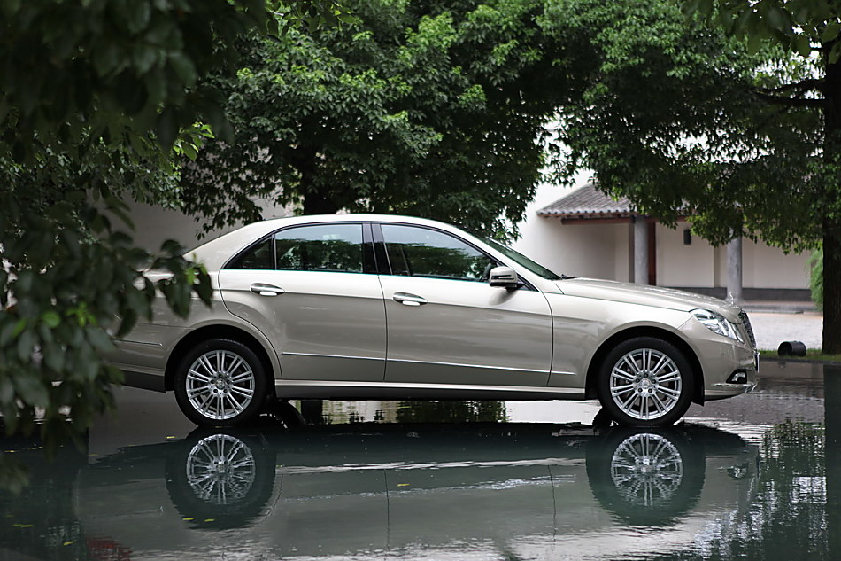 全新一代E300外观图片