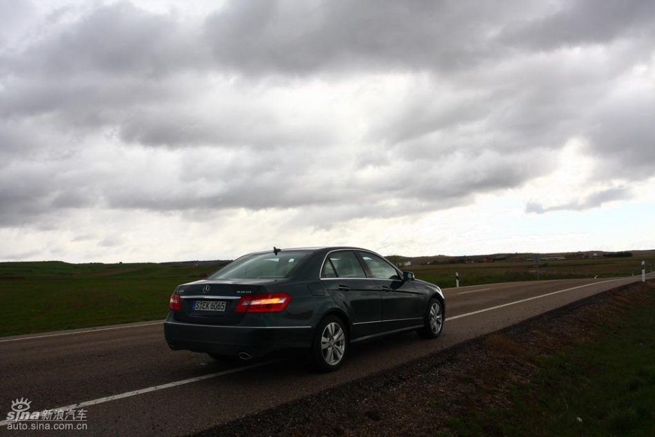奔驰新E级试驾实拍图外观