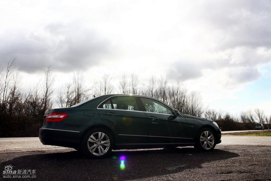 奔驰新E级试驾实拍图外观
