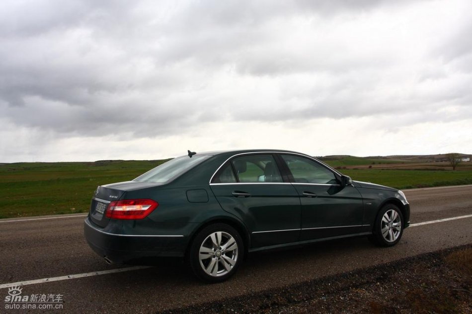 奔驰新E级试驾实拍图外观