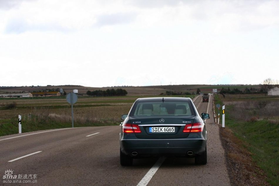奔驰新E级试驾实拍图外观
