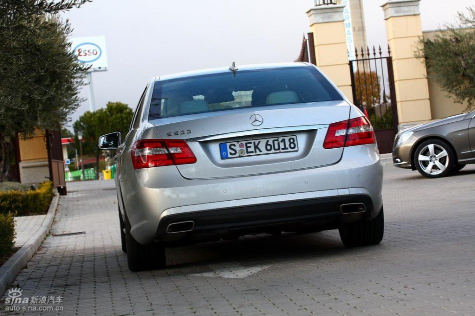 奔驰新E级试驾实拍图外观