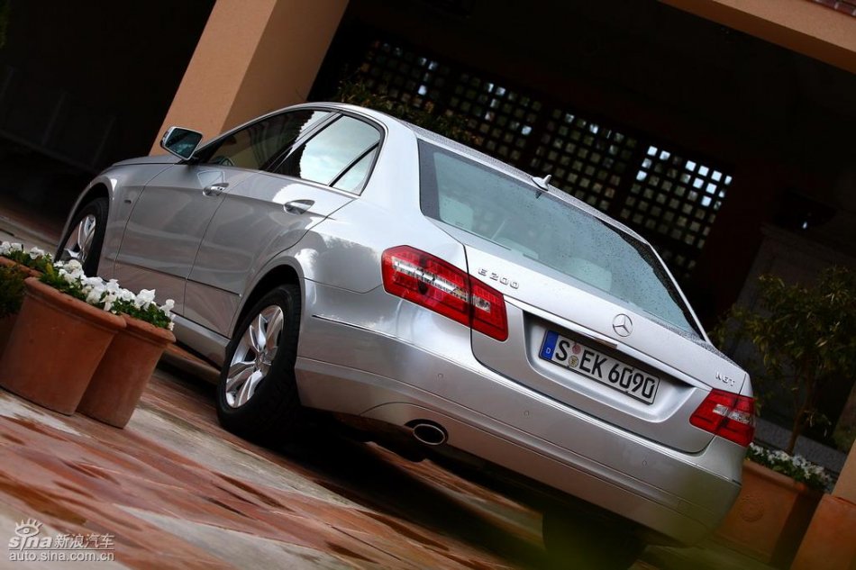 奔驰新E级试驾实拍图外观