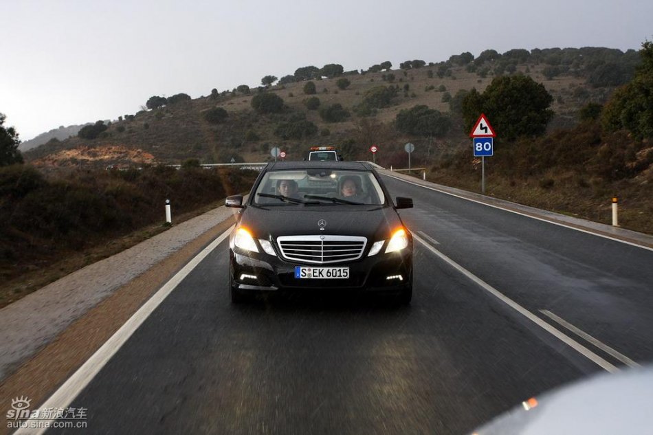 奔驰新E级试驾实拍图外观