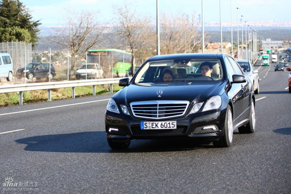 奔驰新E级试驾实拍图外观